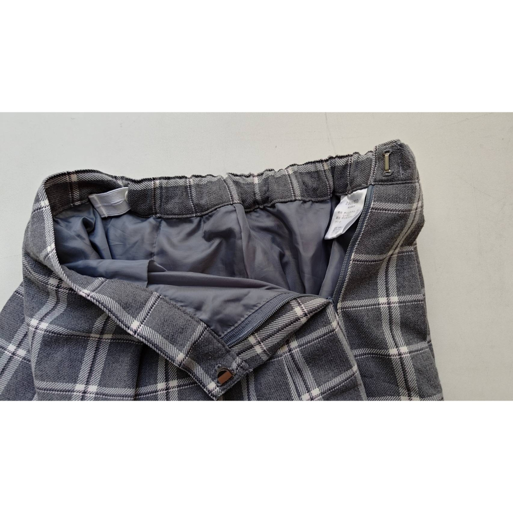 【二手良品中古衣】190號女寶女童110碼半身裙格子灰格百摺裙側拉鍊後鬆緊有內裡不透光-細節圖4