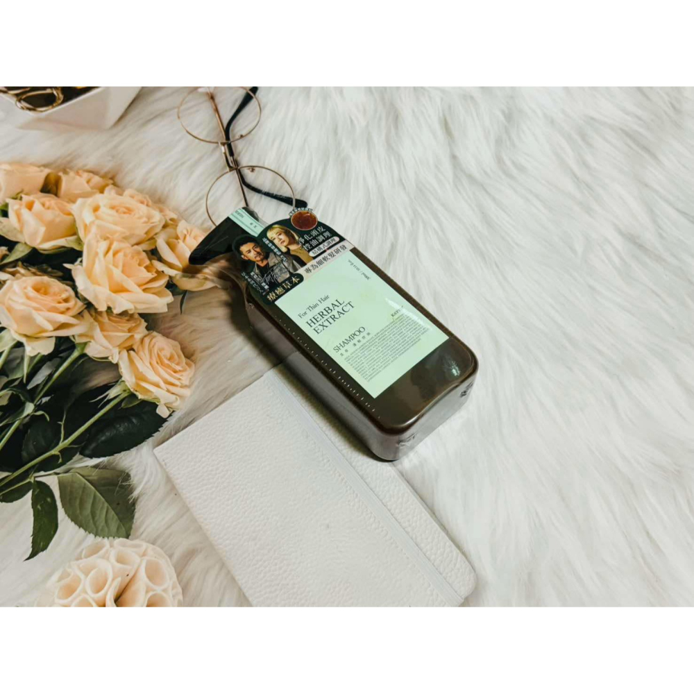 小氣敗家女❤️卡氛 KA’FEN 草本 洗髮精 草本艾草蓬鬆控油洗髮精 草本洗髮精 300ML-細節圖2