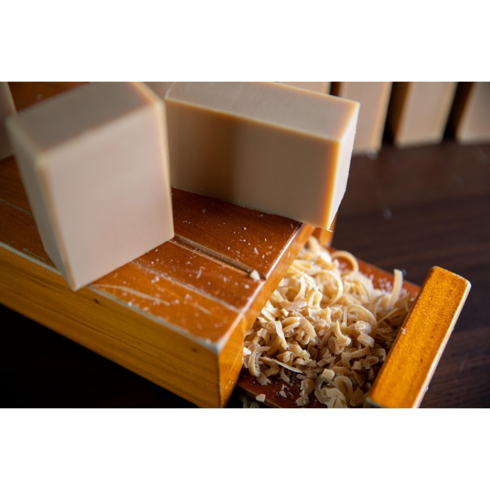 哈比農夫 台灣牛樟精華皂 手工皂 老皂 幼兒童適用 溫和 清潔 身體 臉部-細節圖3