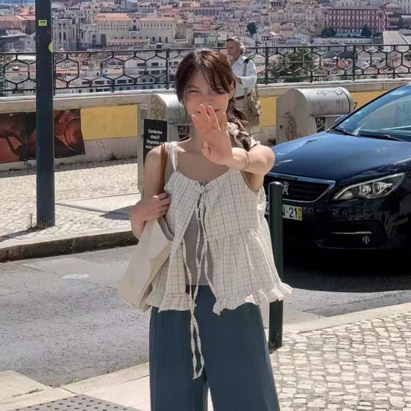 𝐑𝐈𝐂𝐇｜現貨*實拍♡清新格子吊帶荷葉邊兩穿上衣-細節圖4