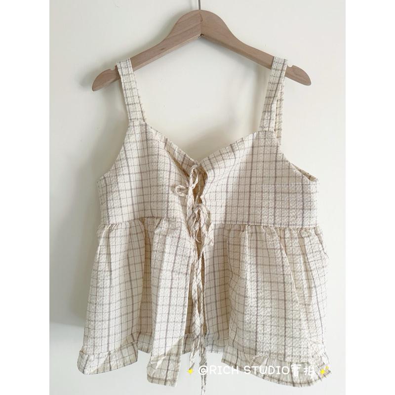 𝐑𝐈𝐂𝐇｜現貨*實拍♡清新格子吊帶荷葉邊兩穿上衣-細節圖8