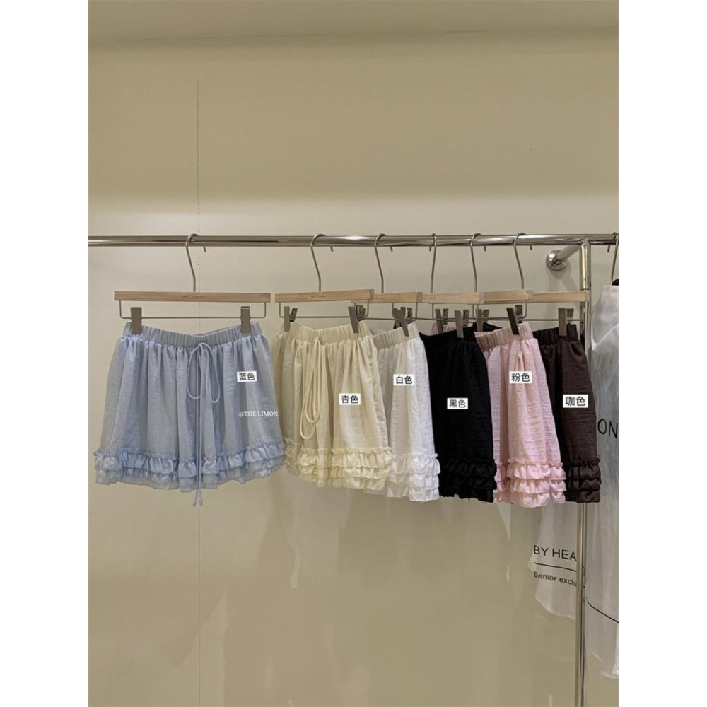 𝐑𝐈𝐂𝐇｜現貨+預購𝗧𝗛𝗘 𝗟𝗜𝗠𝗢𝗡🍋百搭王♡木耳邊綁帶甜美減齡顯瘦短裙-細節圖6