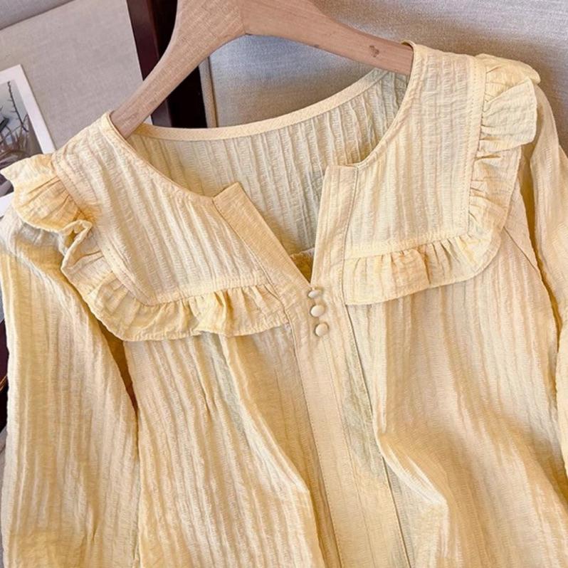 𝐑𝐈𝐂𝐇｜現貨🔥寬鬆木耳邊夏天輕薄v領上衣-細節圖3