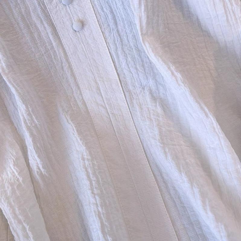 𝐑𝐈𝐂𝐇｜現貨🔥寬鬆木耳邊夏天輕薄v領上衣-細節圖5