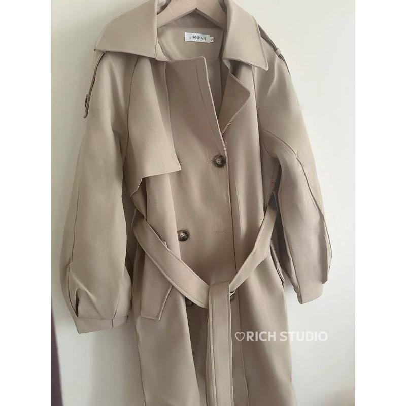 𝐑𝐈𝐂𝐇｜現貨🫰🏻質感超好*英倫風綁帶卡其色長款風衣氣質雙排扣翻領泡泡袖大衣外套-細節圖5