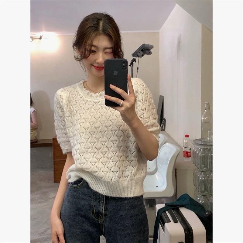 𝐑𝐈𝐂𝐇｜現貨🫶🏻法式氣質小香風鏤空針織釘珠寬鬆顯瘦設計感上衣-細節圖4