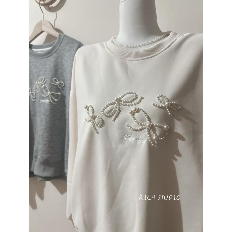 𝐑𝐈𝐂𝐇｜實拍*釘珠刺繡蝴蝶結設計韓系圓領寬鬆長袖大學t現貨-細節圖5
