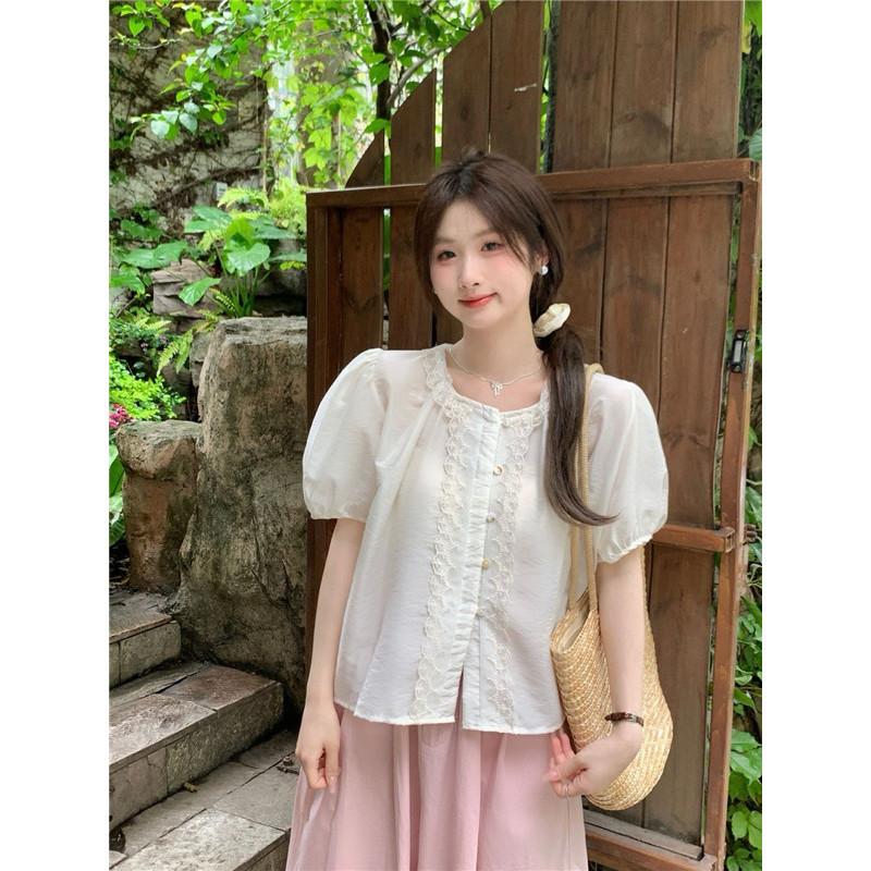 𝐑𝐈𝐂𝐇｜現貨🔥實拍*韓系減齡微透花邊拼接甜美百搭天絲質感泡泡袖-細節圖3