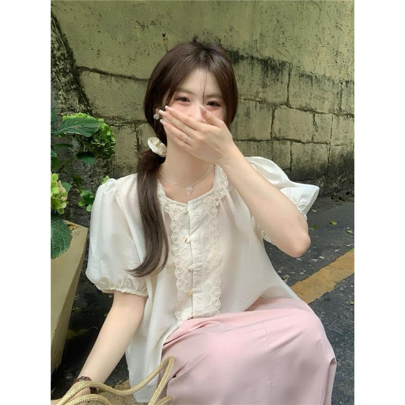 𝐑𝐈𝐂𝐇｜現貨🔥實拍*韓系減齡微透花邊拼接甜美百搭天絲質感泡泡袖-細節圖4