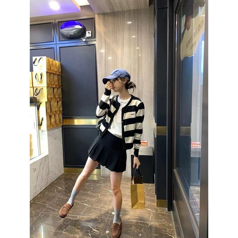 𝐑𝐈𝐂𝐇｜🍂刺繡針織罩衫上衣百搭薄外套☁️預購-細節圖2