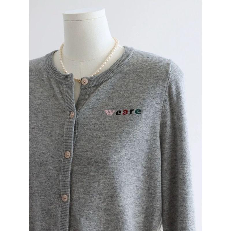 𝐑𝐈𝐂𝐇｜🍂刺繡針織罩衫上衣百搭薄外套☁️預購-細節圖4