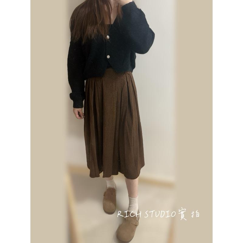 𝐑𝐈𝐂𝐇｜現貨+預購🫶🏻實拍*超好看～復古學院風針織毛衣疊穿襯衫+高腰顯瘦燈芯絨長裙套裝-細節圖9