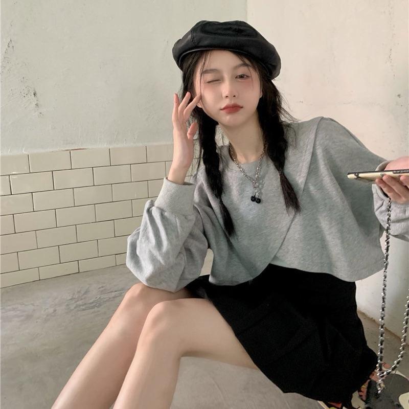 𝐑𝐈𝐂𝐇｜實拍*設計感不規則交叉短款兩件式上衣☁️現貨+預購-細節圖2