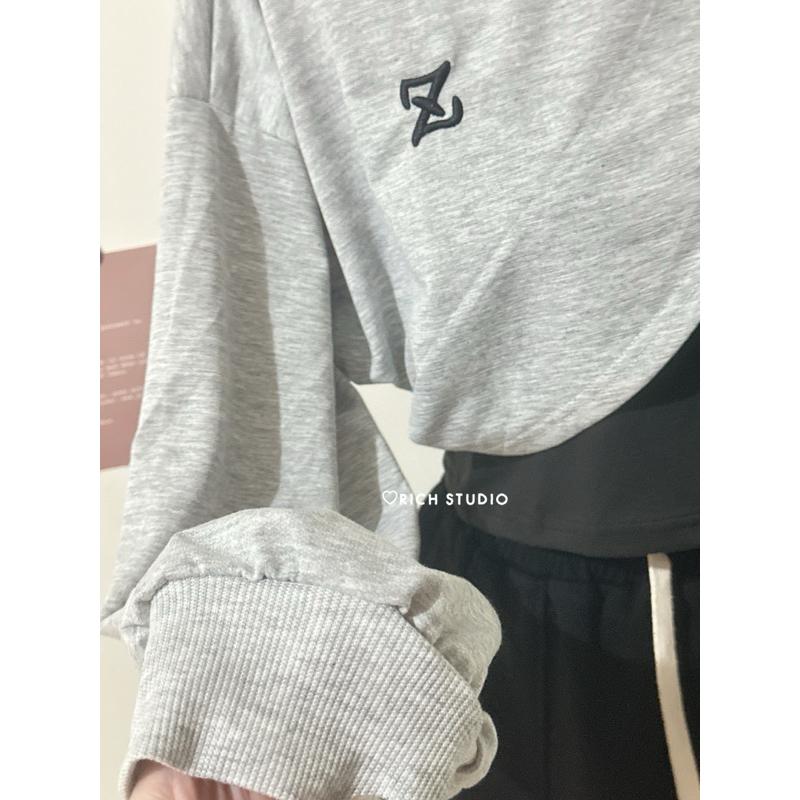 𝐑𝐈𝐂𝐇｜實拍*設計感不規則交叉短款兩件式上衣☁️現貨+預購-細節圖6