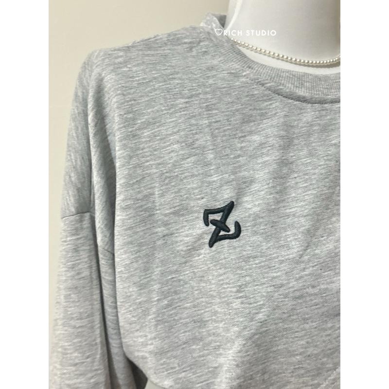 𝐑𝐈𝐂𝐇｜實拍*設計感不規則交叉短款兩件式上衣☁️現貨+預購-細節圖7