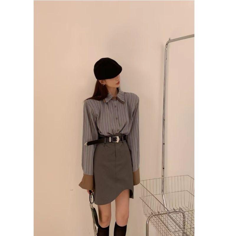 𝐑𝐈𝐂𝐇｜現貨🔥實拍*高級感寬鬆竪條紋襯衫+灰色半身短裙-細節圖3