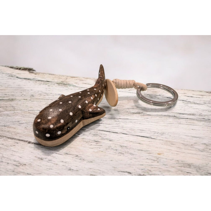 《希望之棲》【現貨】鳥羽海洋民俗博物館木製鯨鯊鑰匙圈 三重鳥羽海洋館限定商品 伊勢志摩製作 職人手作-細節圖2