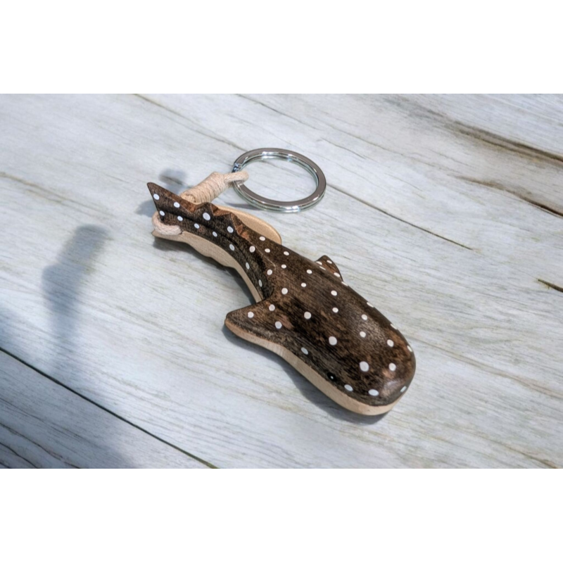 《希望之棲》【現貨】鳥羽海洋民俗博物館木製鯨鯊鑰匙圈 三重鳥羽海洋館限定商品 伊勢志摩製作 職人手作-細節圖3