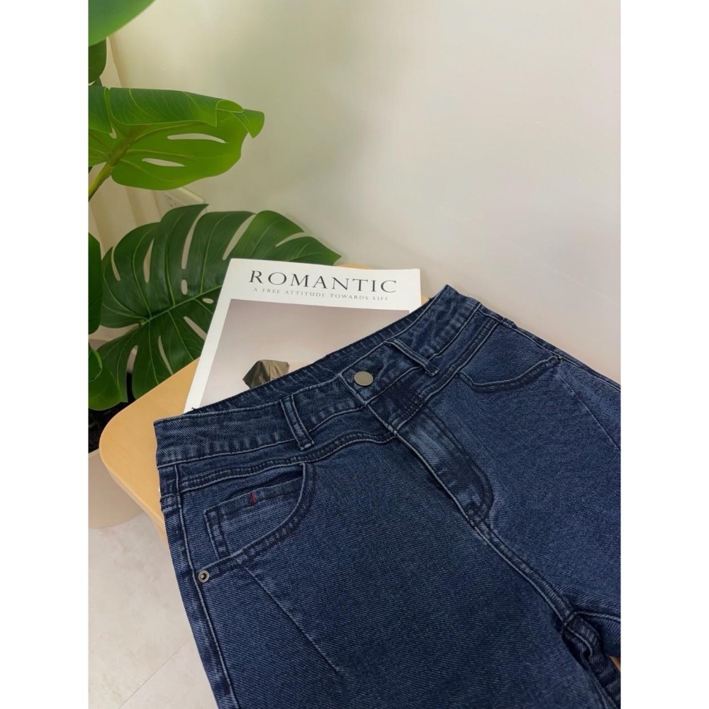 (現貨 L-2件) 售到沒朋友 經典深藍丹寧褲-細節圖4