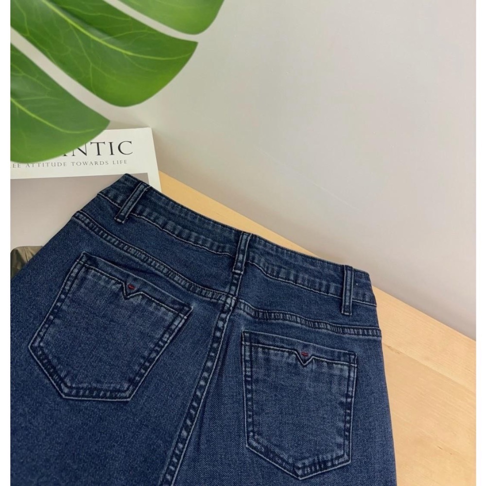 (現貨 L-2件) 售到沒朋友 經典深藍丹寧褲-細節圖7