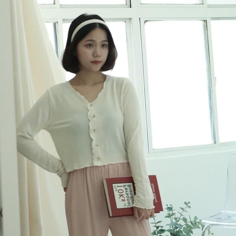FUCHII 正韓🇰🇷木耳捲邊短版鈕扣上衣長袖早秋秋天秋裝現貨*5色-細節圖2
