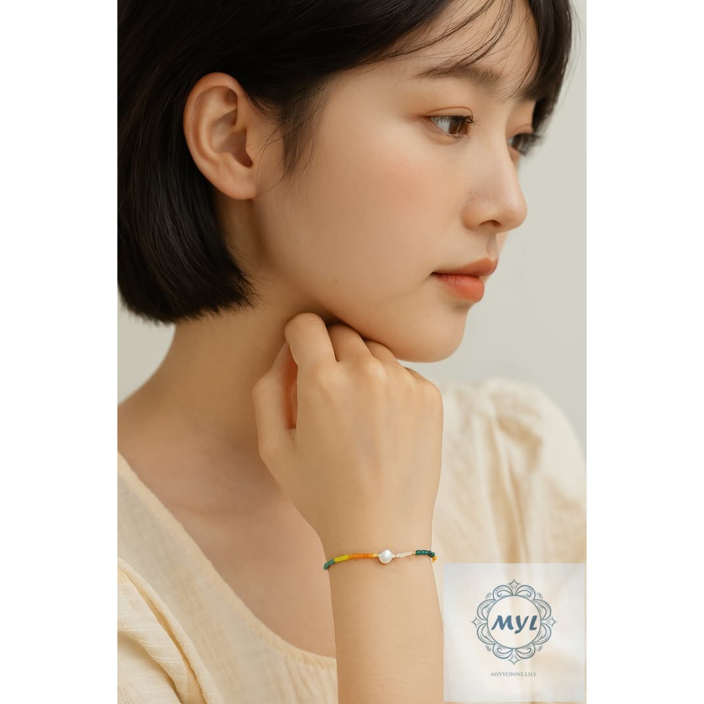 MYL 韓國製造 淡水珍珠 白色系扁圓 彩珠手鍊Bracelet『現貨』圓形直徑約為：6cm 可伸縮調整款{大人小孩可戴-細節圖2