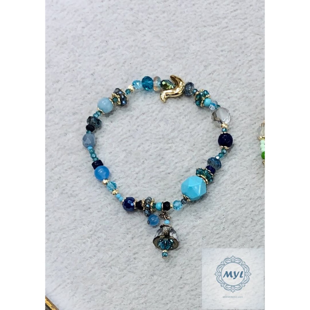 MYL 韓國製造 清涼藍調層次 彩珠手鍊Bracelet『現貨』圓形直徑約為：6.5cm 可伸縮調整款{大人小孩可戴｝-細節圖3