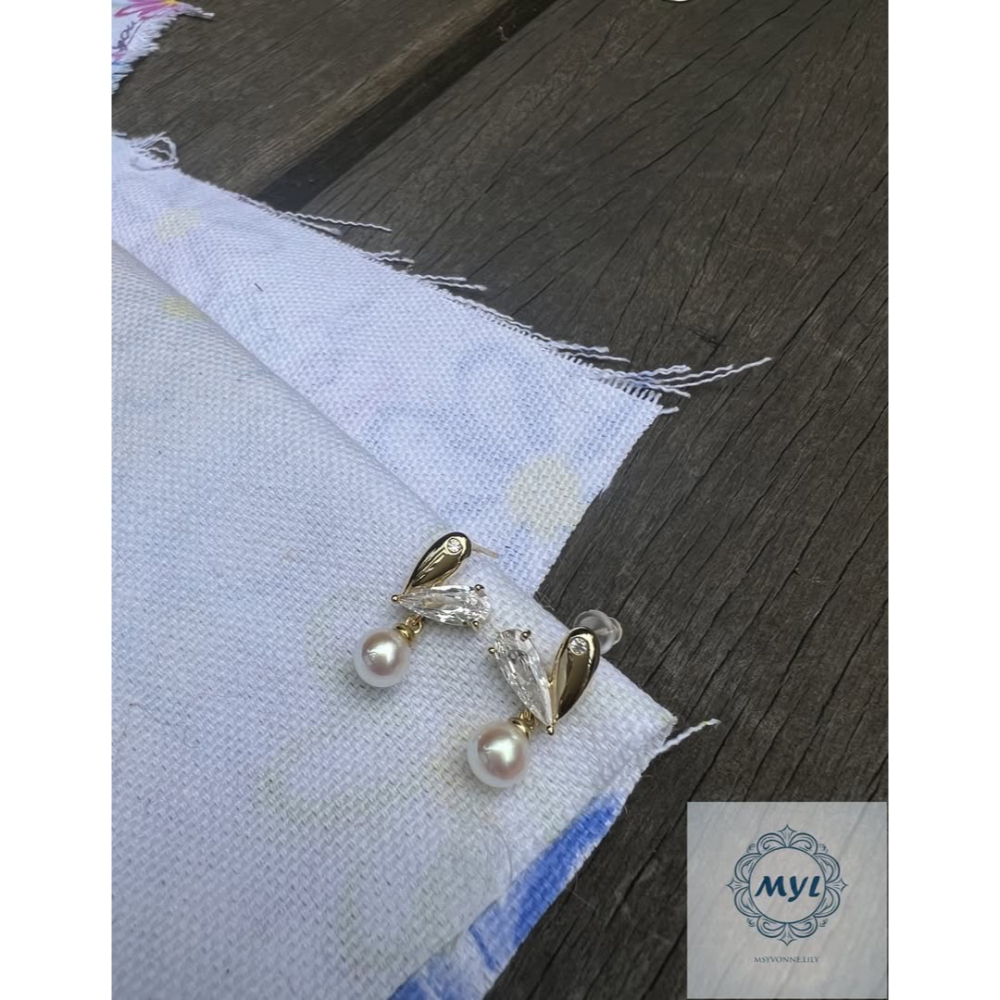 MYL 金色葉片珍珠耳環 Pearl Earring 『現貨』925純銀耳針款 長度及直徑約:1.9cmx1cm 葉片鋯-細節圖3