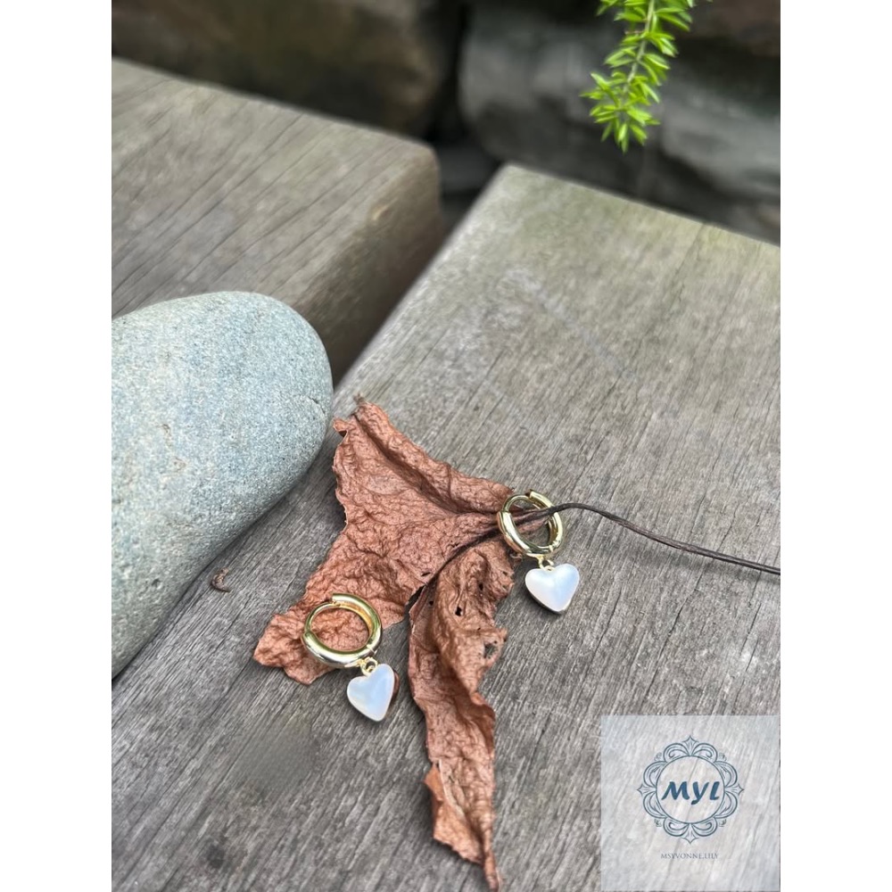 MYL  金圈白心吊墜耳環 Earring 『現貨』925純銀耳針款 耳圈直徑及吊墜約:1.2cmx0.8cm 小巧貝母-規格圖3