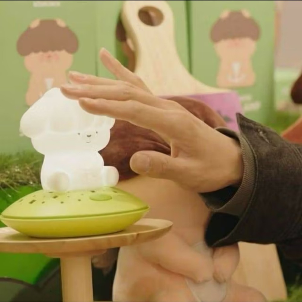 現貨  🇰🇷 韓國 官方正品 蘇志燮 韓劇我身後的陶斯 豬斯娃娃 MANI LED小夜燈 觸碰燈-細節圖4