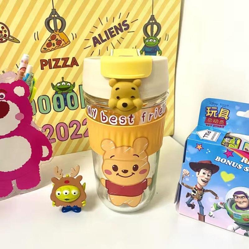 【SS玩具總動員】三眼怪玻璃咖啡杯維尼熊咖啡杯玩具總動員咖啡杯迪士尼水壺迪士尼咖啡杯 草莓熊咖啡杯咖啡杯玻璃雙飲杯帶吸管-細節圖4