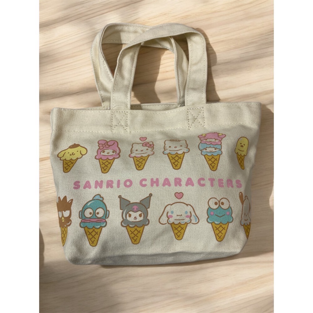 [吉力揪愛買］日本三麗鷗巡迴餐車限定-角色午餐手提袋/蝴蝶結🎀甜甜圈掛飾-細節圖4