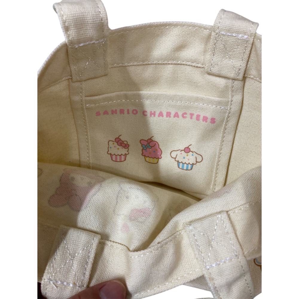 [吉力揪愛買］日本三麗鷗巡迴餐車限定-角色午餐手提袋/蝴蝶結🎀甜甜圈掛飾-細節圖5