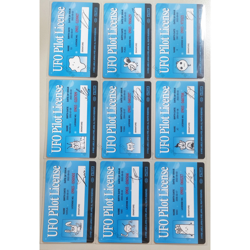 理塔。&TEAM 官方2025年曆 Season＇s Greeting 桌曆日記本小卡拍立得 andTEAM-細節圖3