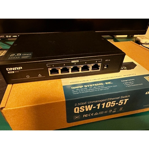 二手 QNAP 威聯通QSW-1105-5T 5埠2.5GbE 無網管型交換器