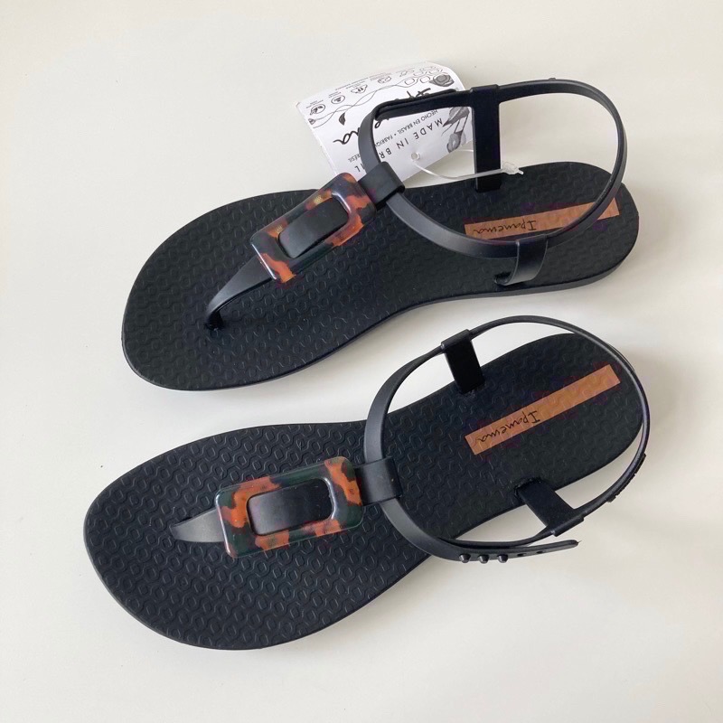 《現貨》 IPANEMA CLASS LIFE 女生 WOMEN 涼鞋（薇拉 琥珀方型扣飾 T字 夾腳涼鞋）-細節圖4