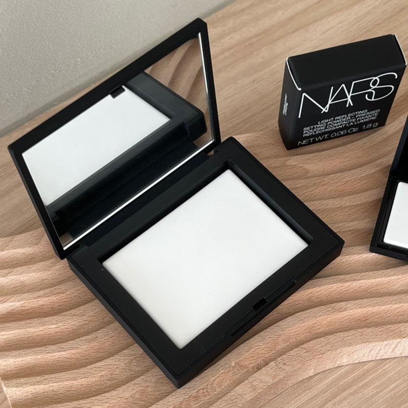 🐻[現貨✨第一名的打亮神器👑] NARS 裸光蜜粉 裸光蜜粉餅 (小白餅) 10g 小樣1.8g-細節圖2