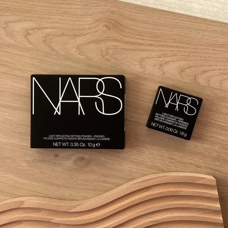 🐻[現貨✨第一名的打亮神器👑] NARS 裸光蜜粉 裸光蜜粉餅 (小白餅) 10g 小樣1.8g-細節圖9