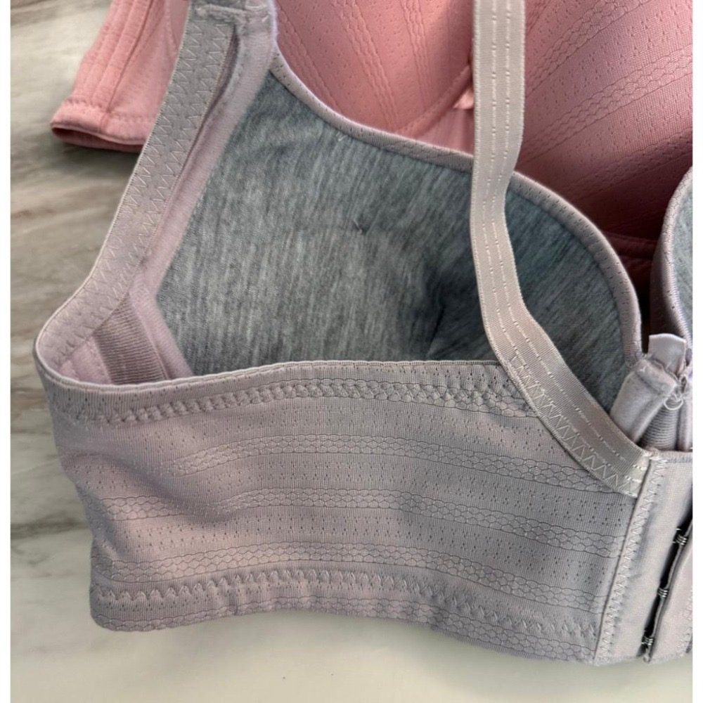 『利好』快速出貨 E罩杯 無痕款➡️立體薄襯 素面好穿搭👍寬版4排扣❤️#18578-細節圖3