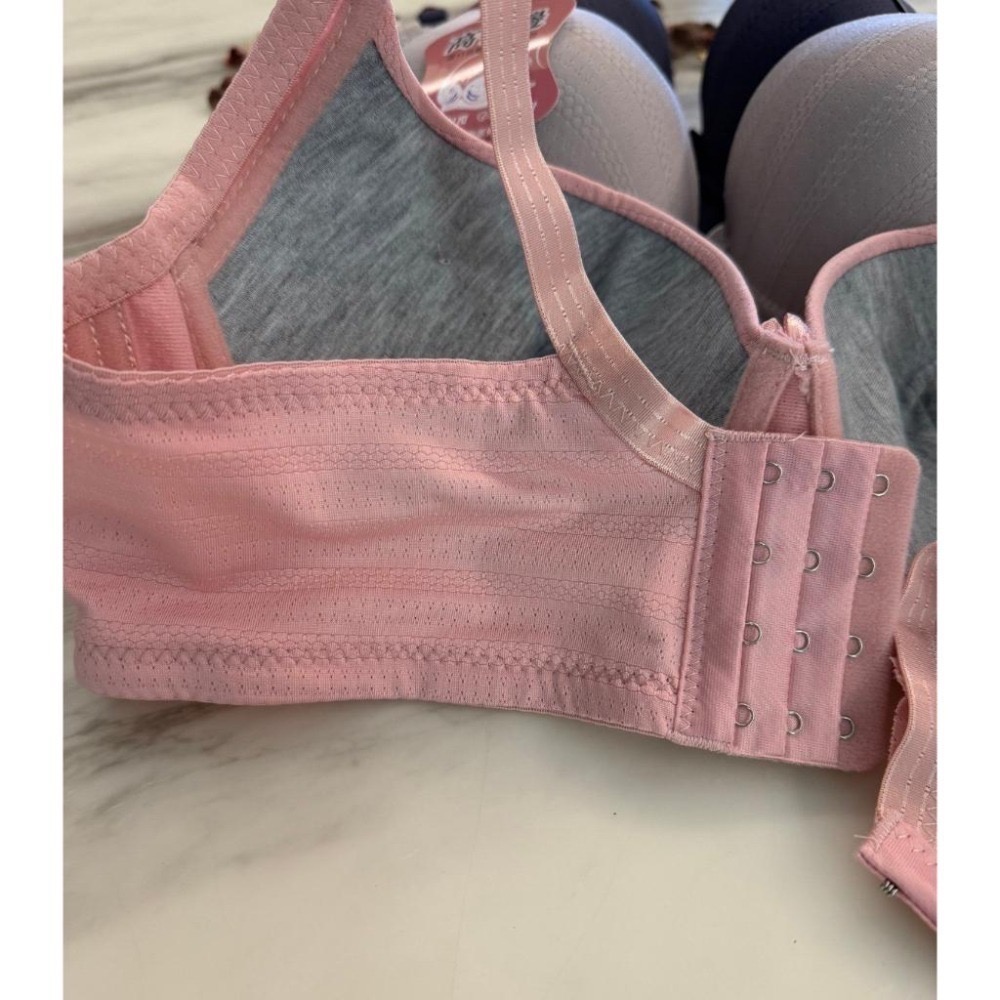 『利好』快速出貨 E罩杯 無痕款➡️立體薄襯 素面好穿搭👍寬版4排扣❤️#18578-細節圖4