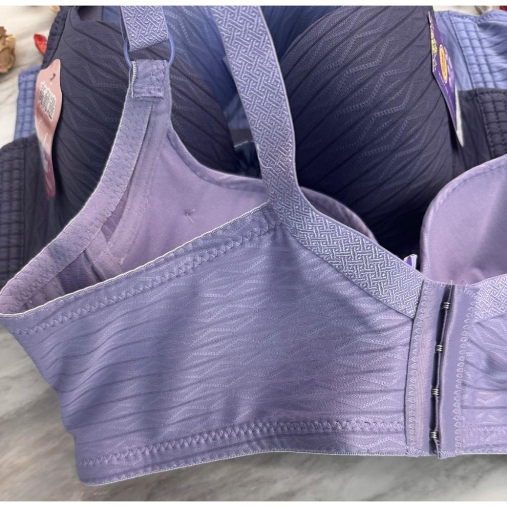 『利好』快速出貨 D罩杯 無痕款內衣➡️立體薄襯 斜邊加高👍寬版 四排扣❤️#13813-細節圖3