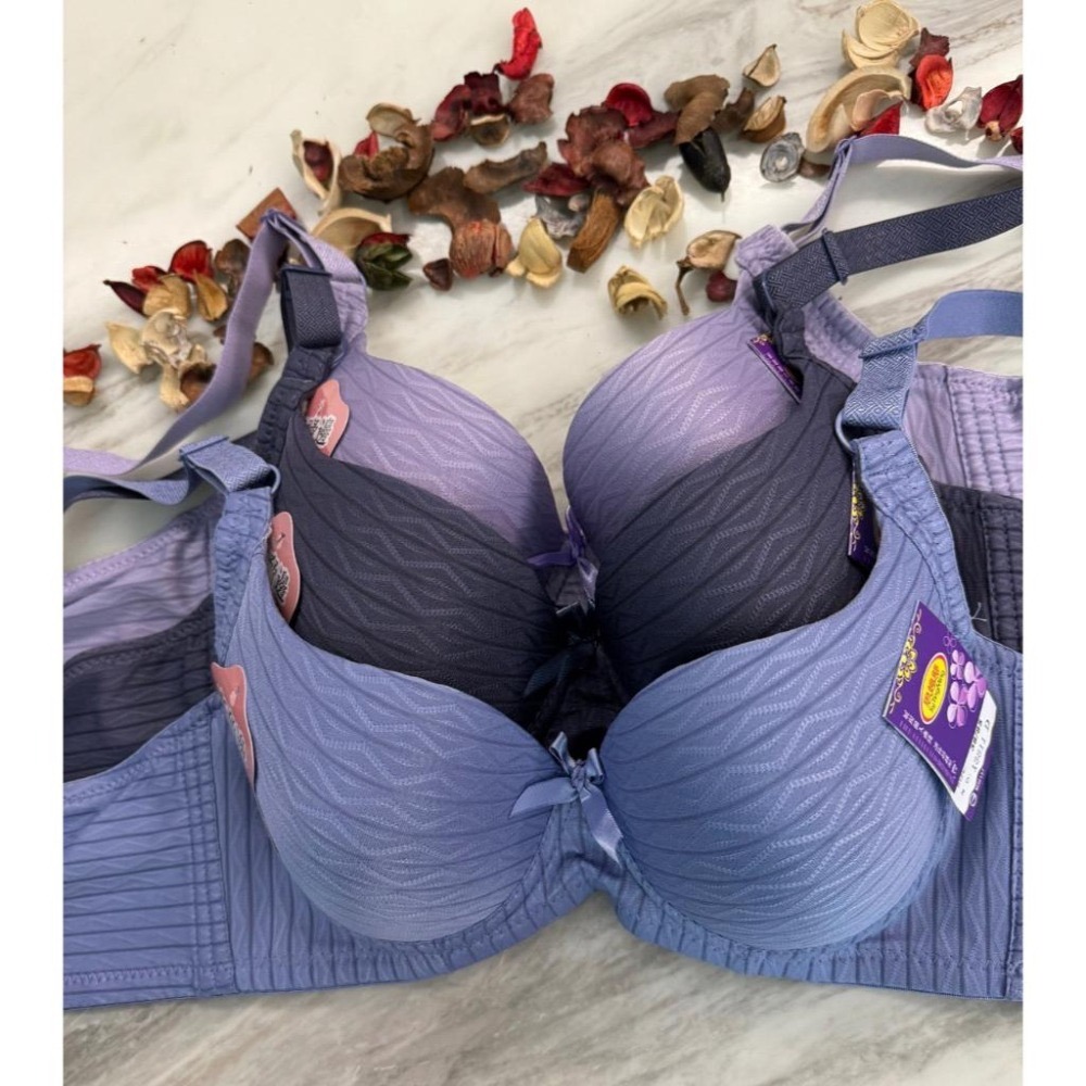 『利好』快速出貨 D罩杯 無痕款內衣➡️立體薄襯 斜邊加高👍寬版 四排扣❤️#13813-細節圖6