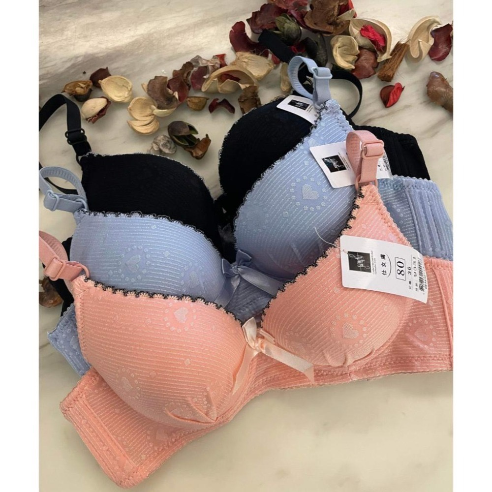 『利好』快速出貨  A-B罩杯 無鋼圈➡️下墊1.5公分 簡約款 無痕內衣😍日系款 素面少女款內衣❤️#9331-細節圖2