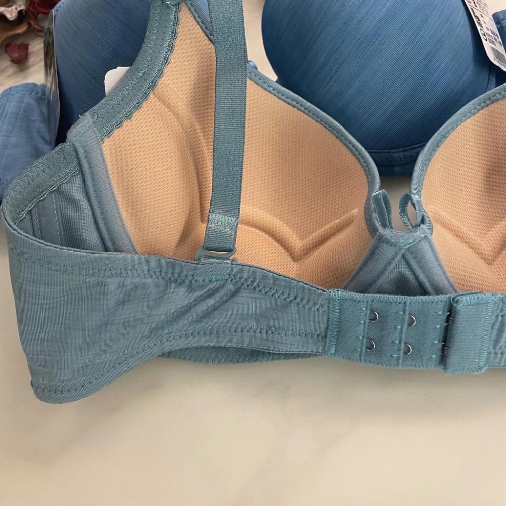 『利好』快速出貨 B.C罩杯台灣製 素面內衣 簡約風格 時尚😍2排扣👍暗#8228-細節圖2