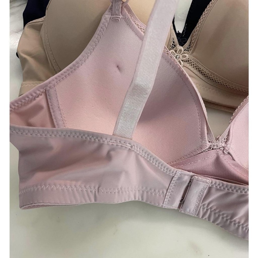 『利好』快速出貨 B罩杯 無鋼圈 薄款✅2排扣➡️ 無痕光滑面 簡約風格♥️#5931-細節圖2