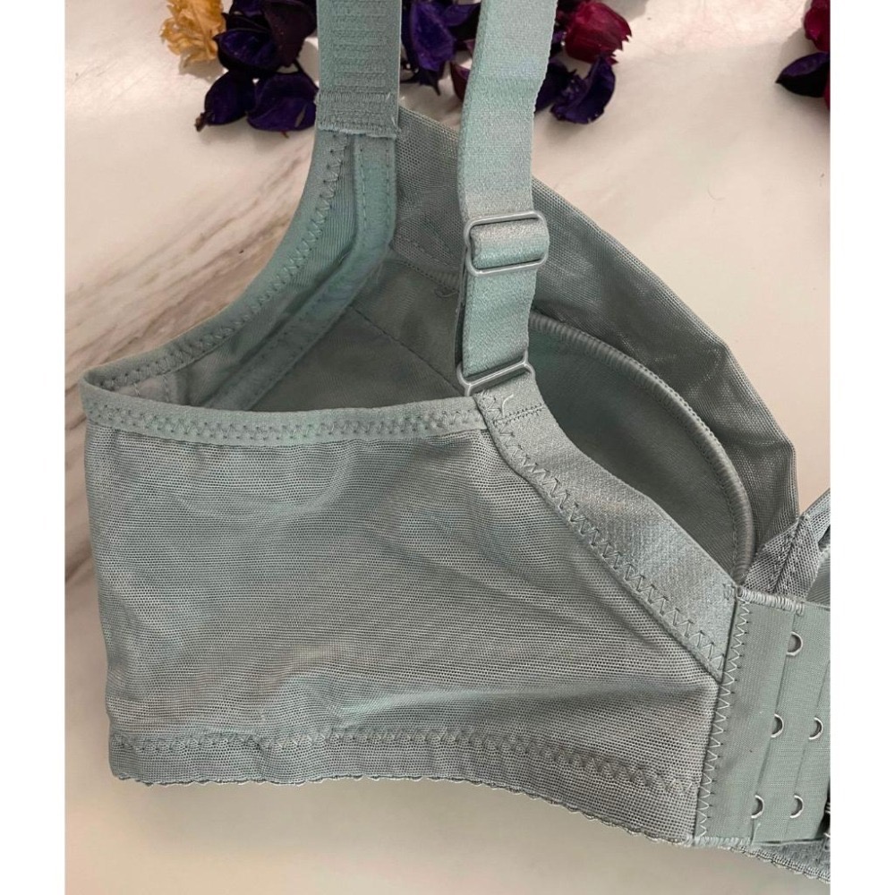 『利好』快速 降價特價💰B罩杯 無鋼圈👉透氣內裏2公分 下厚上薄 😍集中包覆👍穩定性高 寬版3排扣❤️#2566-細節圖2