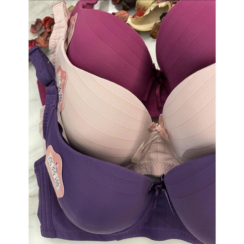 『利好』快速出貨 大D-小E罩杯 光滑面、無痕內衣‼️薄襯不悶熱‼️高脅邊 加高設計 包覆🥰#13665-細節圖4