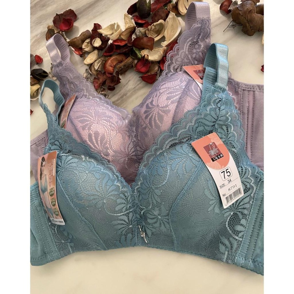 『利好』快速出貨 B罩杯 無鋼圈內衣 立體薄襯 ⭐️集中防擴 雙軟膠條 側推穩固 精美蕾絲設計👍#8791-細節圖3