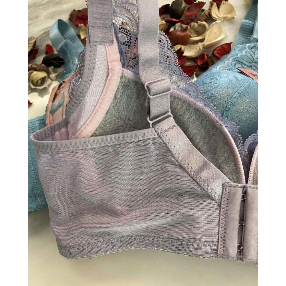 『利好』快速出貨 B罩杯 無鋼圈內衣 立體薄襯 ⭐️集中防擴 雙軟膠條 側推穩固 精美蕾絲設計👍#8791-細節圖4