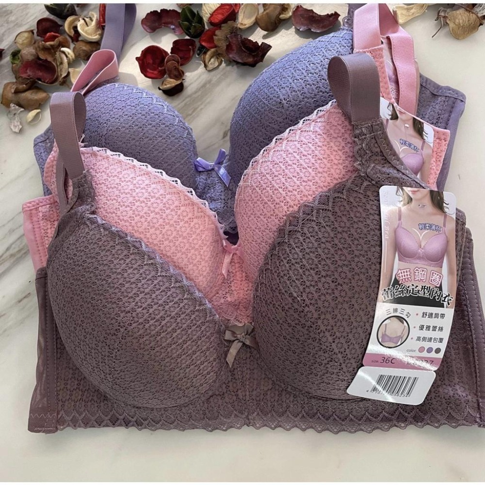 『利好』快速出貨 無鋼圈 C罩杯👉立體薄襯（3排扣）🛑優雅蕾絲 斜邊包覆👉透氣網眼背料❣️#8837-細節圖6